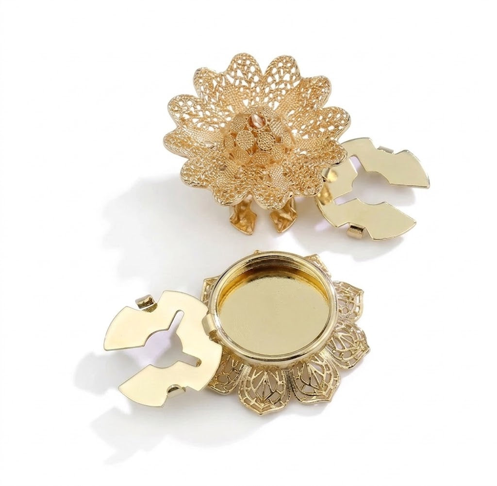 Cubre botones de flores doradas huecas